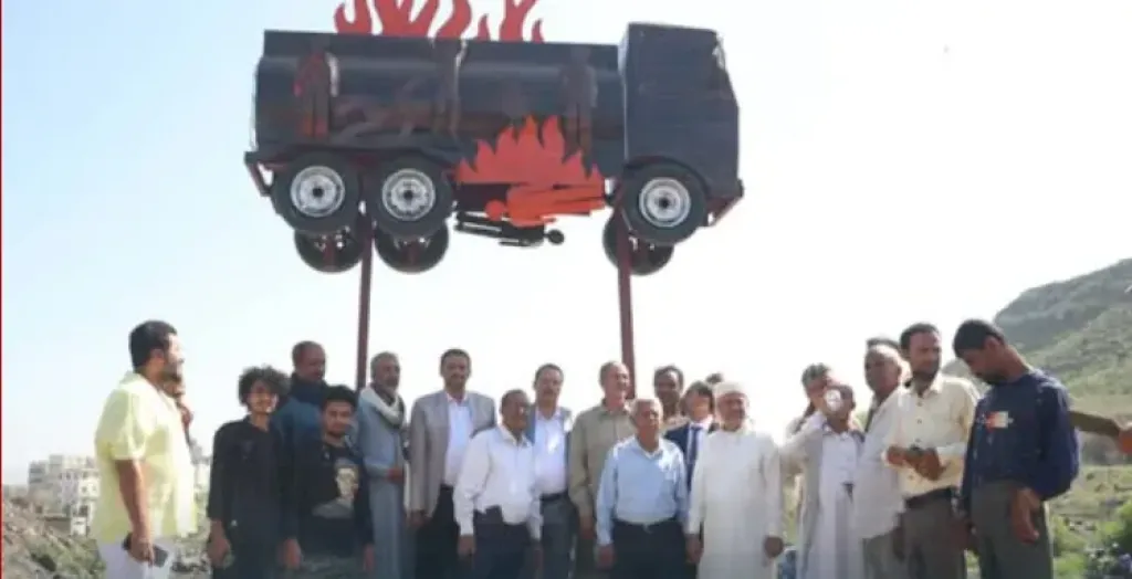 نصبٌ تذكاري في تعز يخلّد ذكرى ضحايا انفجار القاطرة المأساوي ويوثّق جراح المدينة تحت الحصار